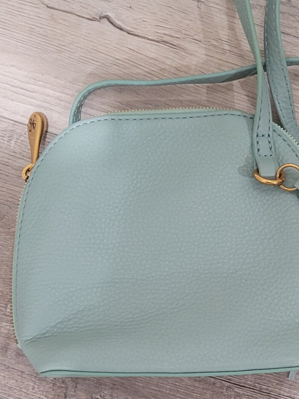 Buatiful. Must have it HOBO Nash Crossbody Pebble Leather pale Green - Picture 3 of 6